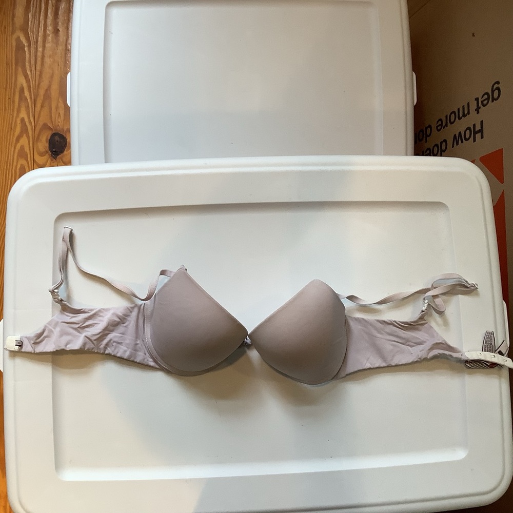 (Bin 6) Victoria’s Secret push up wired bra, Size 32C